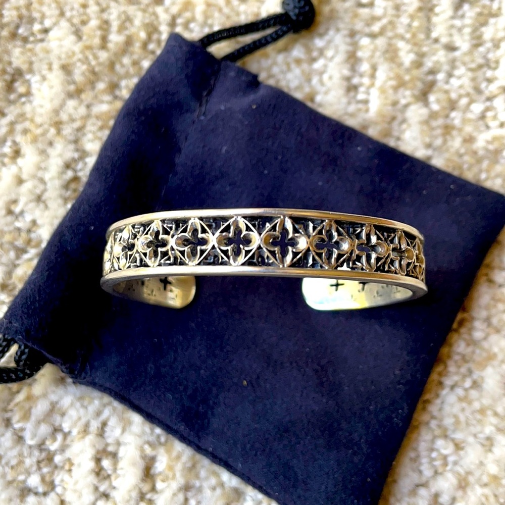Queen Baby cuff